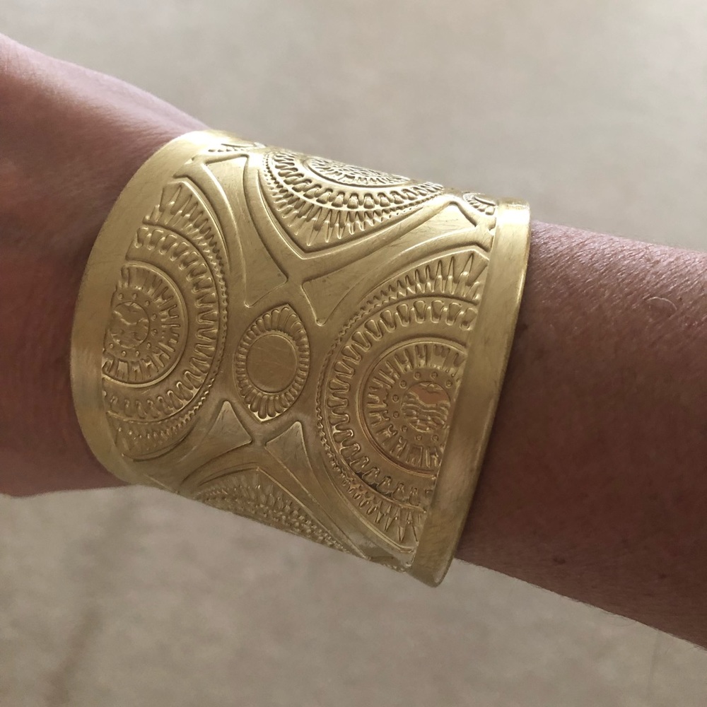 Jewelry bracelet gold